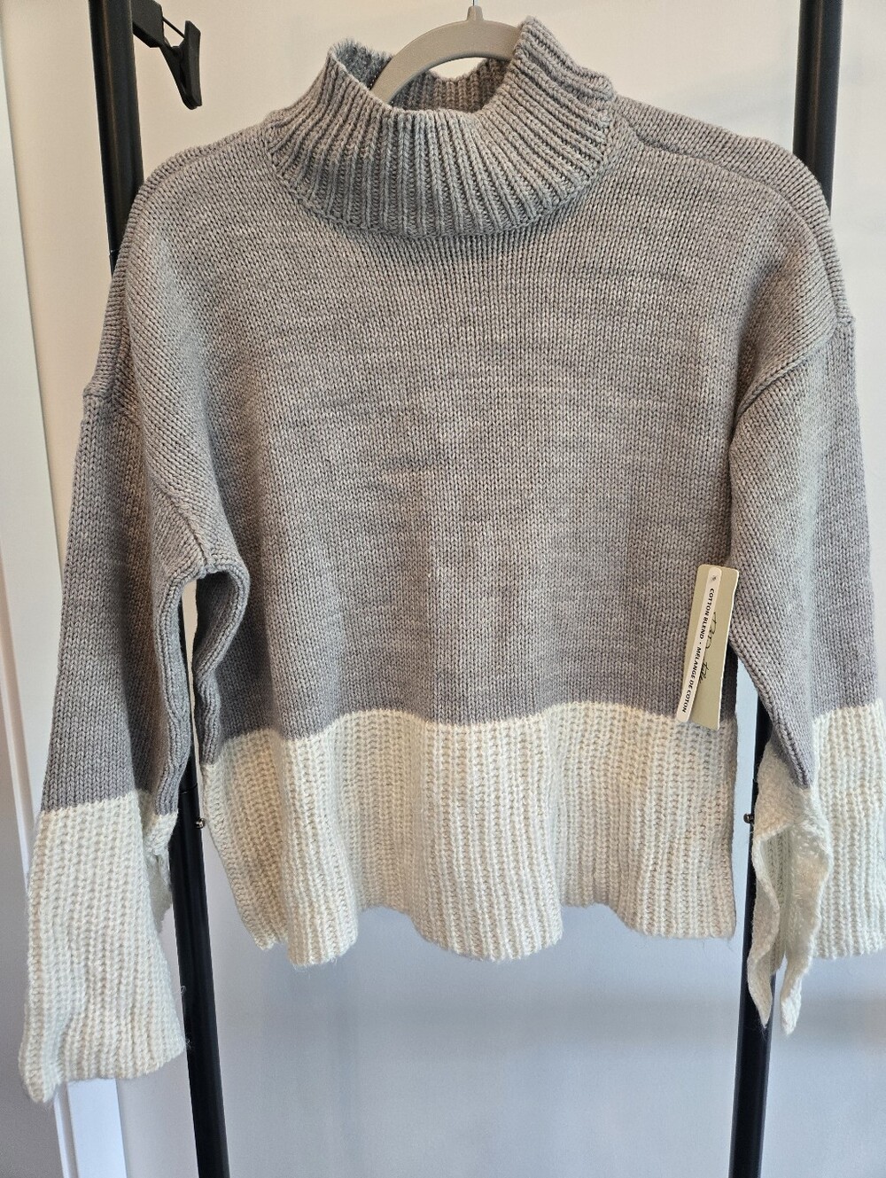 RD Style Gray & Cream Color Block Mock Neck Knit Sweater Women Size Medium